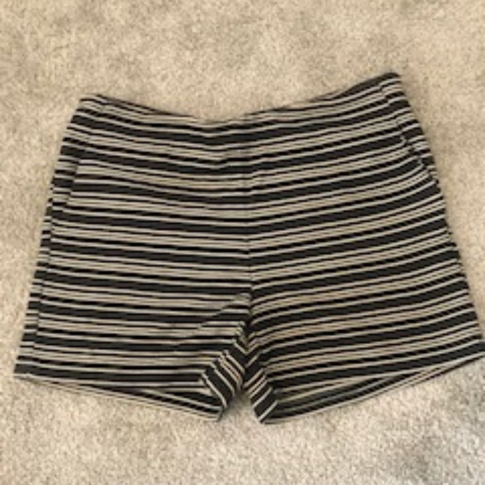 Black and Beige Size 8 Kenar Shorts